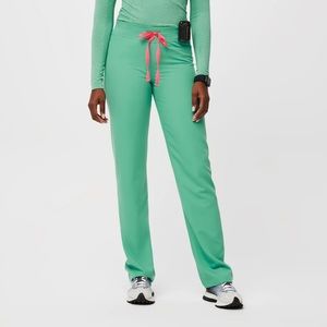 NWOT Surgical Green Figs Livingston Scrub Pants - Size MP